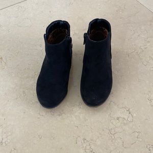 Cat & Jack Girl Booties in Black Size 9